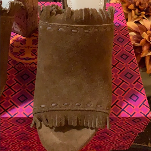 Shoes - Picture 3 of 4